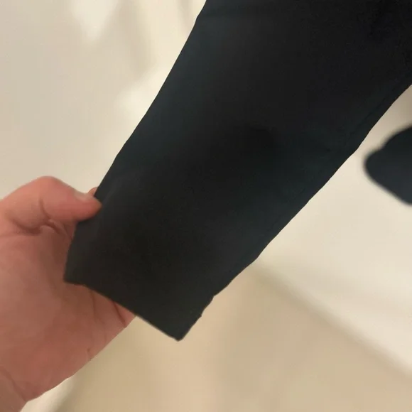 Black top - Picture 4 of 5